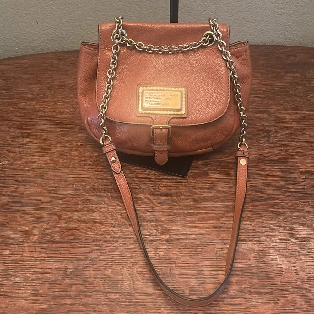 Marc by Marc Jacobs Chain Reaction Robin Shoulder Bag - Picture 2 of 10